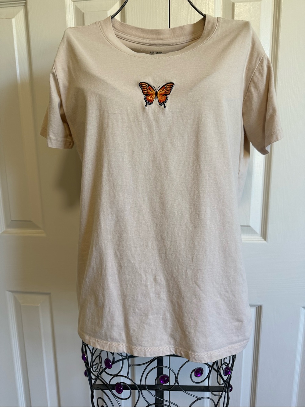 Cotton On cream Butterfly embroidered graphic T -shirt women’s short sleeve. S